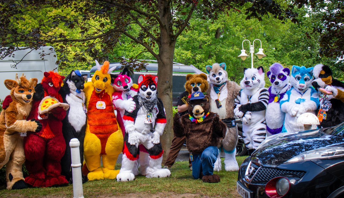 One of my favourite photos from cfz for #FursuitFriday

Definitely not missing the con 🥲