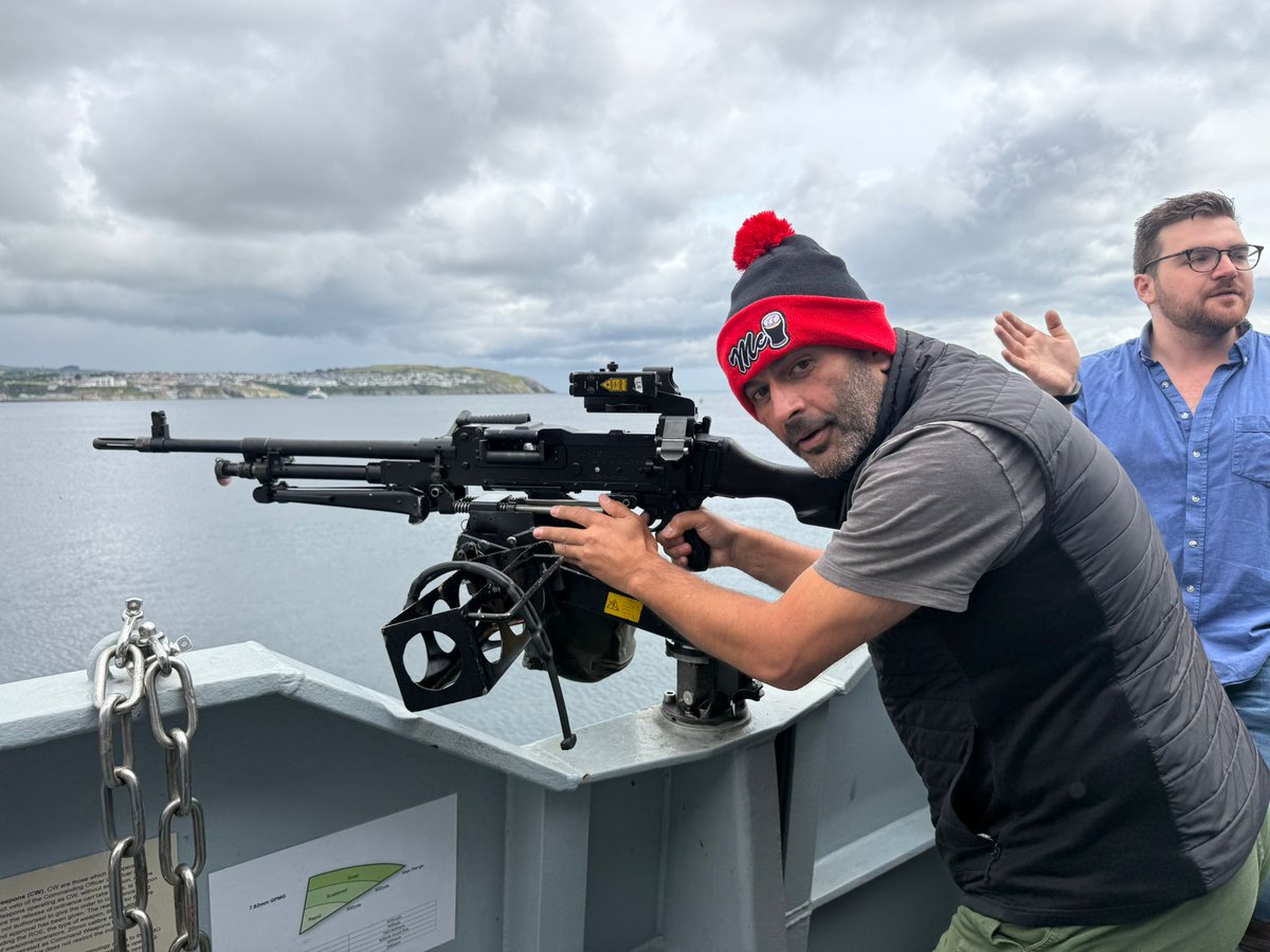 hms_mersey's tweet image. A pleasure to host @BBC_TopGear's Chris Harris and his team onboard during the Isle of Man @ttracesofficial 🏍️ - looks like Chris needs some GPMG training! Team MERSEY thoroughly enjoyed their time on the island, we hope to be back soon. 🫡 #LifeAtSea #GoNavy