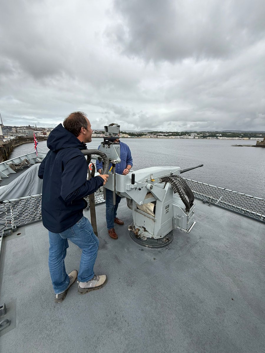 hms_mersey's tweet image. A pleasure to host @BBC_TopGear's Chris Harris and his team onboard during the Isle of Man @ttracesofficial 🏍️ - looks like Chris needs some GPMG training! Team MERSEY thoroughly enjoyed their time on the island, we hope to be back soon. 🫡 #LifeAtSea #GoNavy
