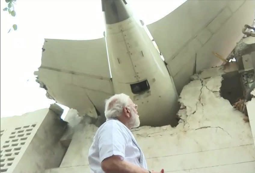बस...
एक तस्वीर ही काफी है...
#NarendraModi #Ahmedabad #AhmedabadPlaneCrash #AirIndia