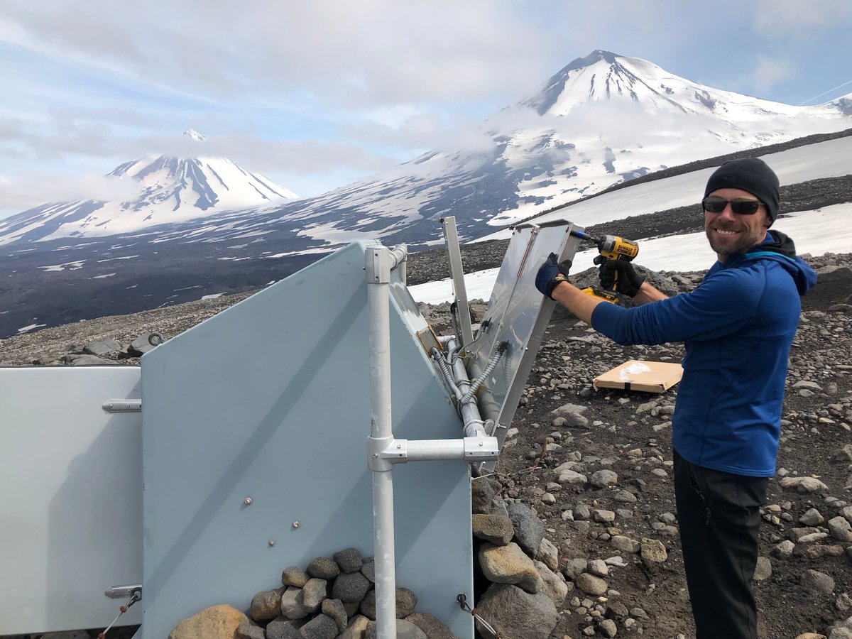Hey Fairbanks! Tomorrow Sat Jun 14 UAF Research Professor and AVO member David Fee will give a talk called "Mount #Spurr: Will it Erupt or Won't It?" 11:30 am @ Morris Thompson Center. Part of <a href="/UAFGI/">UAF Geophysical Institute</a>'s Science for Alaska lecture series in partnership with Explore Fairbanks! (1/2)