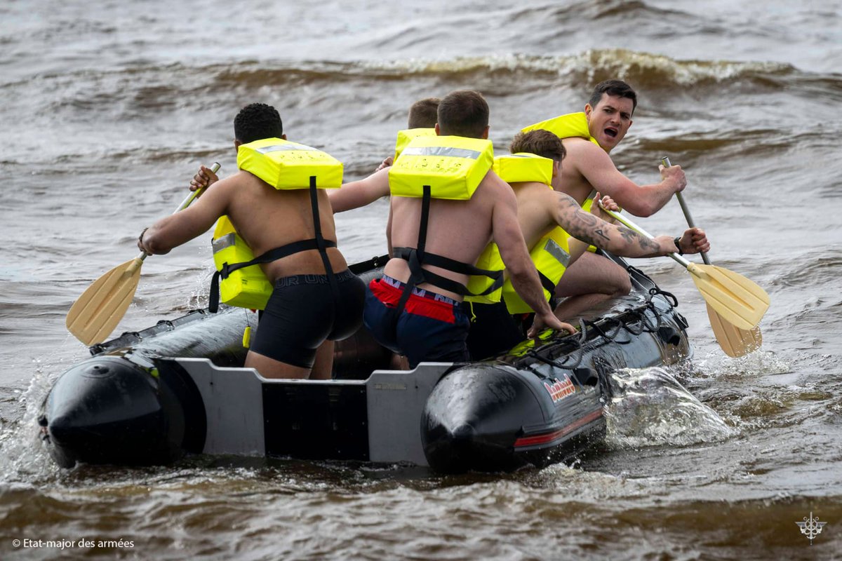 FrForcesEstonia's tweet photo. 🤝🇪🇪🇬🇧🇫🇷 SOLDIER DAYS | French, British & Estonian troops shared 2 days of camaraderie with boat races, airsoft, relays & friendly challenges—strengthening bonds essential to our common NATO commitment.
#NATO #StrongerTogether #FrenchForcesInEstonia #SoldierDay https://t.co/RXoZy6Scwm