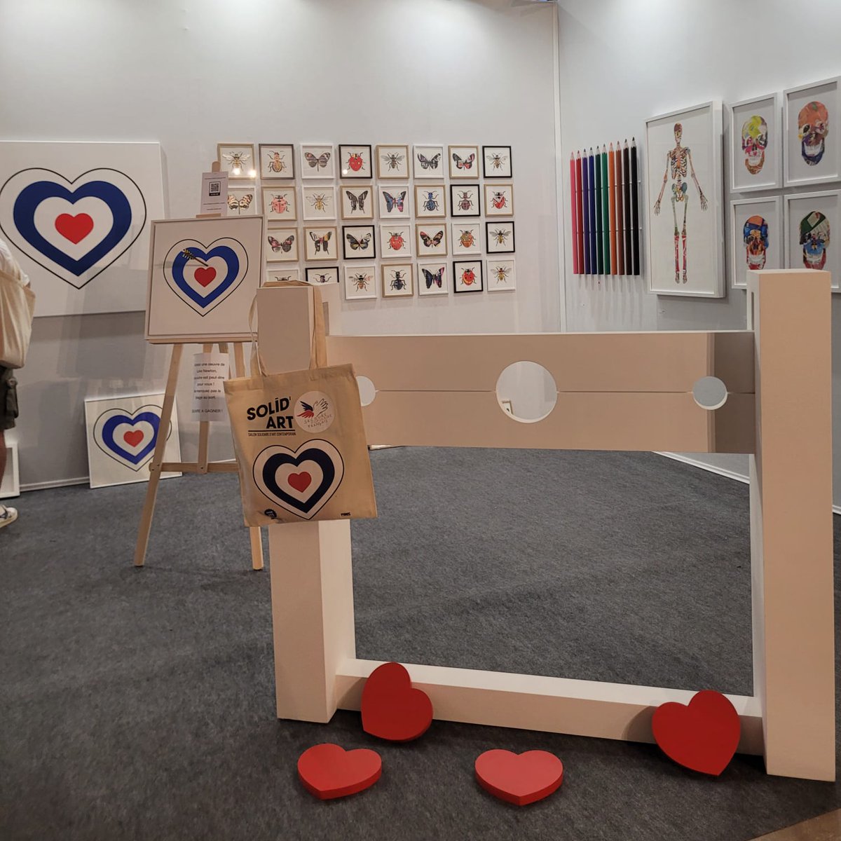 Lille_en_commun's tweet photo. 🖼 Les artistes sont solidaires ! 120 artistes sont réunis par le @SecoursPop pour cette nouvelle édition de #Solidart, inaugurée par @Ardeslandes.
Les ventes d'œuvres permettent d'offrir des vacances aux enfants de la région
Venez ➡ dimanche à l'Hotel de Ville !
#LilleSolidaire https://t.co/mPmeZRaMD9
