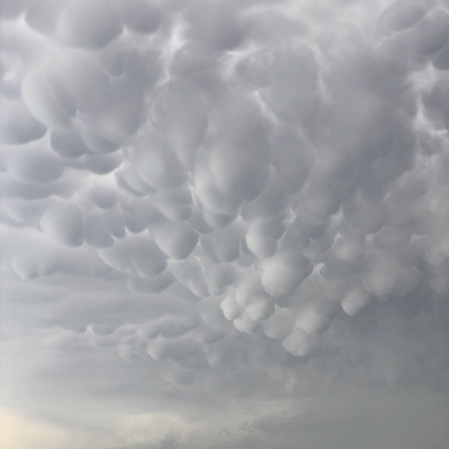 Orage en Normandie : ciel typique des orages les plus violents avec des mammatus impressionnants sur l’Eure