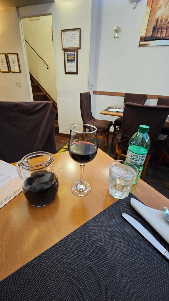 CaptainZtravels's tweet image. Dinner at one of my favorite little restaurants in Rome, Italy - Su e Giù, which means upstairs and downstairs because they have an upstairs and downstairs seating area!  #romeitaly #seatingarea #dinner #restaurants #city #italy #mean