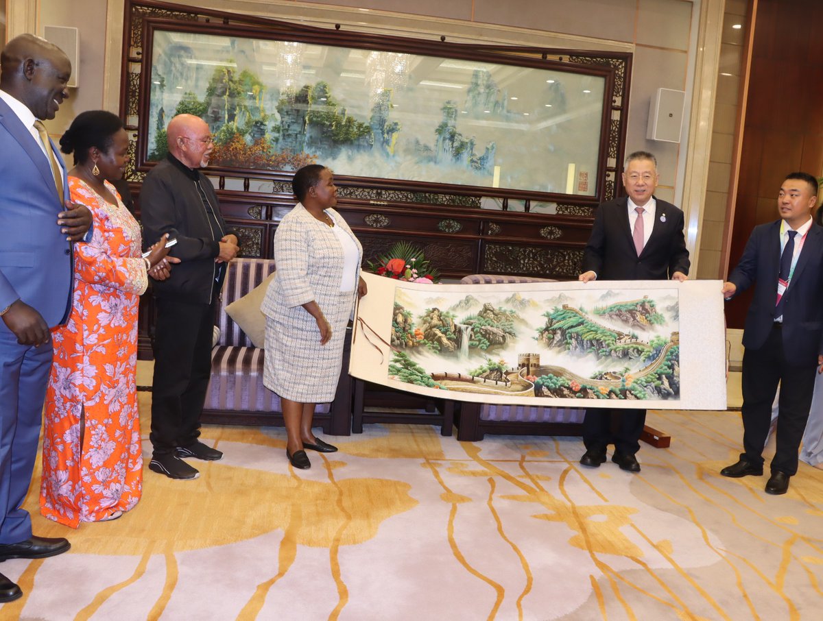 R_Nabbanja's tweet image. I today, met the Chairman of the China International Water & Electric Corporation a Chinese Company behind the construction of Isimba Hydropower Project.
The meeting that took place on the sidelines of the on going Fourth China - Africa Economic Trade Expo in the city of…