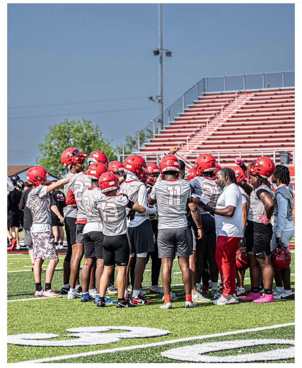 quelj6's tweet photo. Work at the 7 on 7 https://t.co/bJ0rLHPOyZ