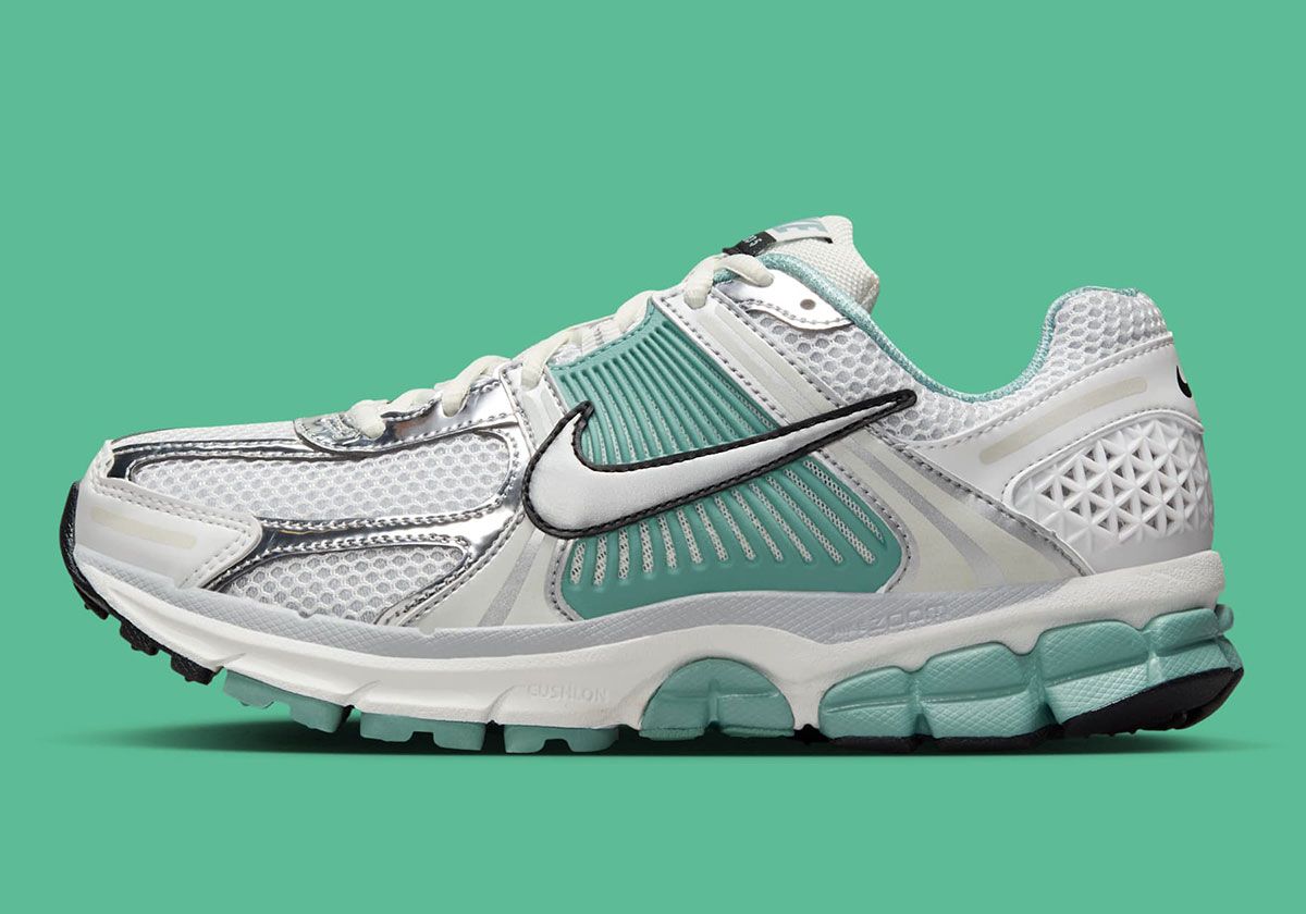 SneakerNews's tweet photo. Nike Zoom Vomero 5 "Cannon" 💚 
📆 Coming soon to Nike
💵 $160 https://t.co/2W3sG3RqON