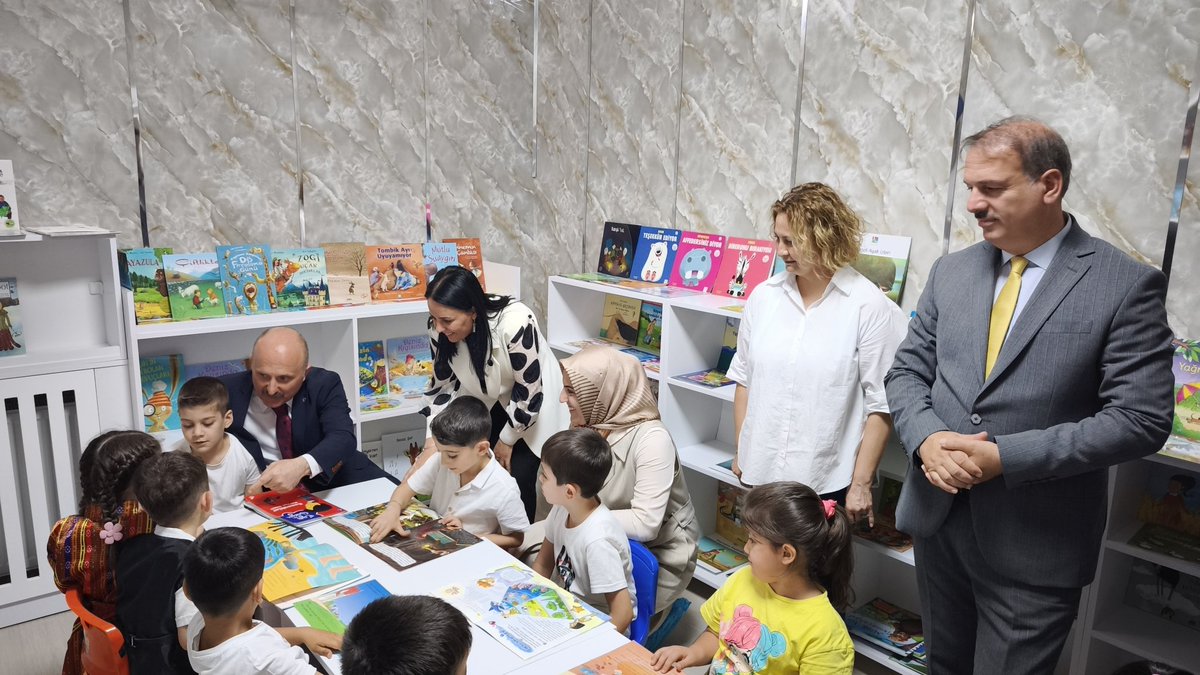 Valimiz Sn <a href="/DrOsmanVarol/">Dr Osman Varol</a>, Şırnak Yeşeren Gençlik Derneği Başkanı <a href="/Haticeatan_/">Hatice Atan</a>,Kadın Kolları Başkanımız <a href="/AvSalihaDiler/">Av. Saliha DİLER</a> İl Protokolümüz ile Deprem Şehitlerimiz Nazlı Köksal ve Kızı Duru’nun Anısına Oluşturulan Çocuk Oyun Alanları ve Kütüphanenin Açılışına Katıldı.