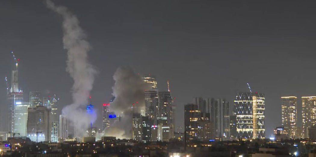 engrhammad17's tweet photo. Iranian ballistic missiles hitting Tel Aviv. Life will definitely become hell for the Zionists.

#Tehran #IsraelTerroristState https://t.co/wREqvBRbGn