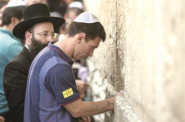 أيها الإخوة الإيرانيون، لا تنسوا من هو عدوكم. تخلصوا منه.