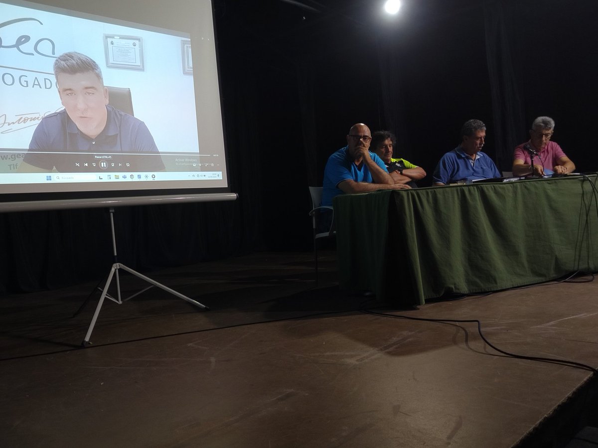 CPVillarrobledo's tweet photo. "Nuestro abogado Antonio Gea explica con detalle los procesos judiciales y desglosa el calendario electoral. ¡Enorme trabajo de Antonio! 👏💼 #CompromisoLegal #CalendarioElectoral" https://t.co/6t93v8wyNC