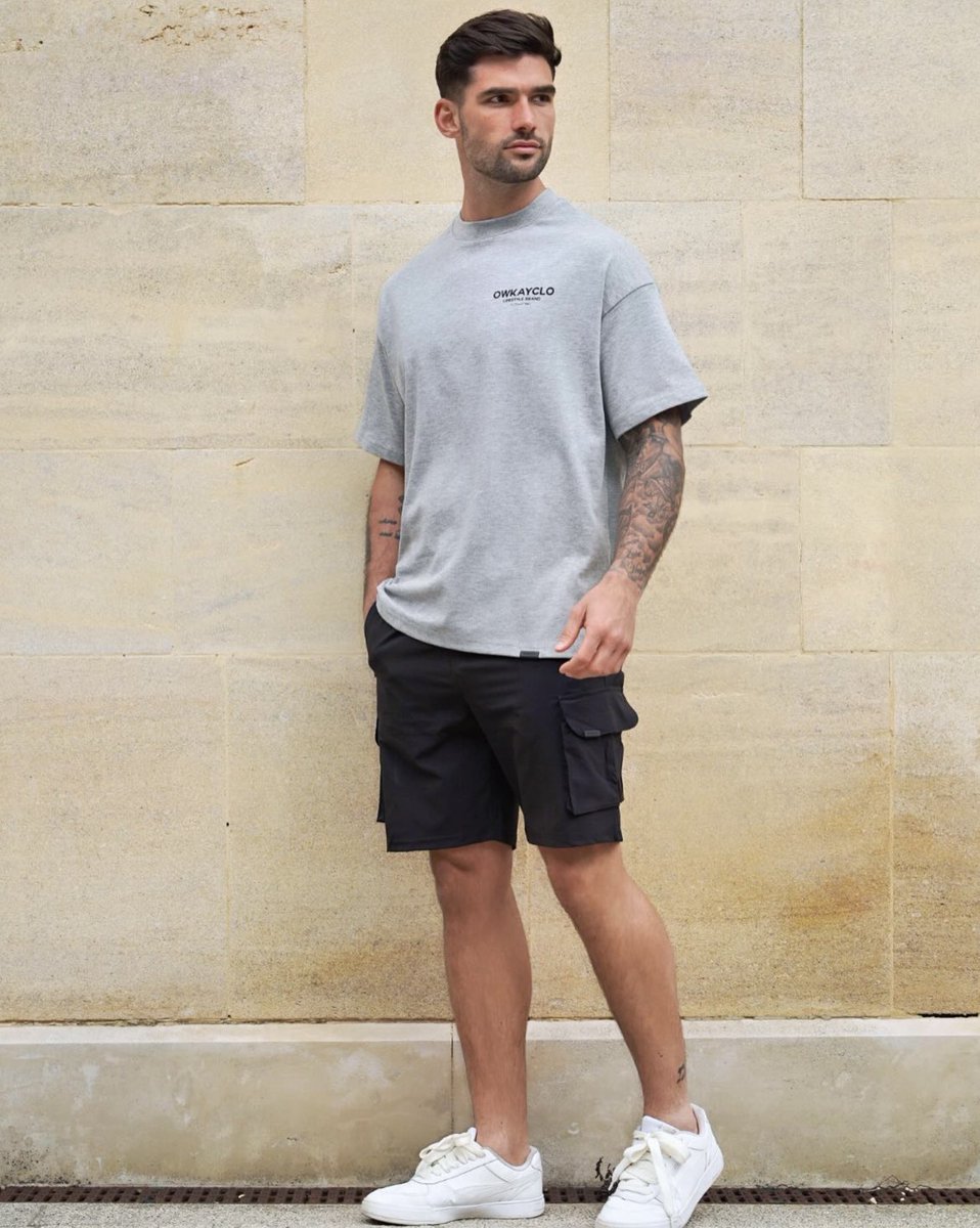 Brandan Ft. Oversized brand tee + black cargo shorts

We’ve just created a new mystery box where you will receive 2 x oversized tees and save yourself £20 💷

Limited to 100 boxes 📦

🔗 owkayclothing.com/collections/my…