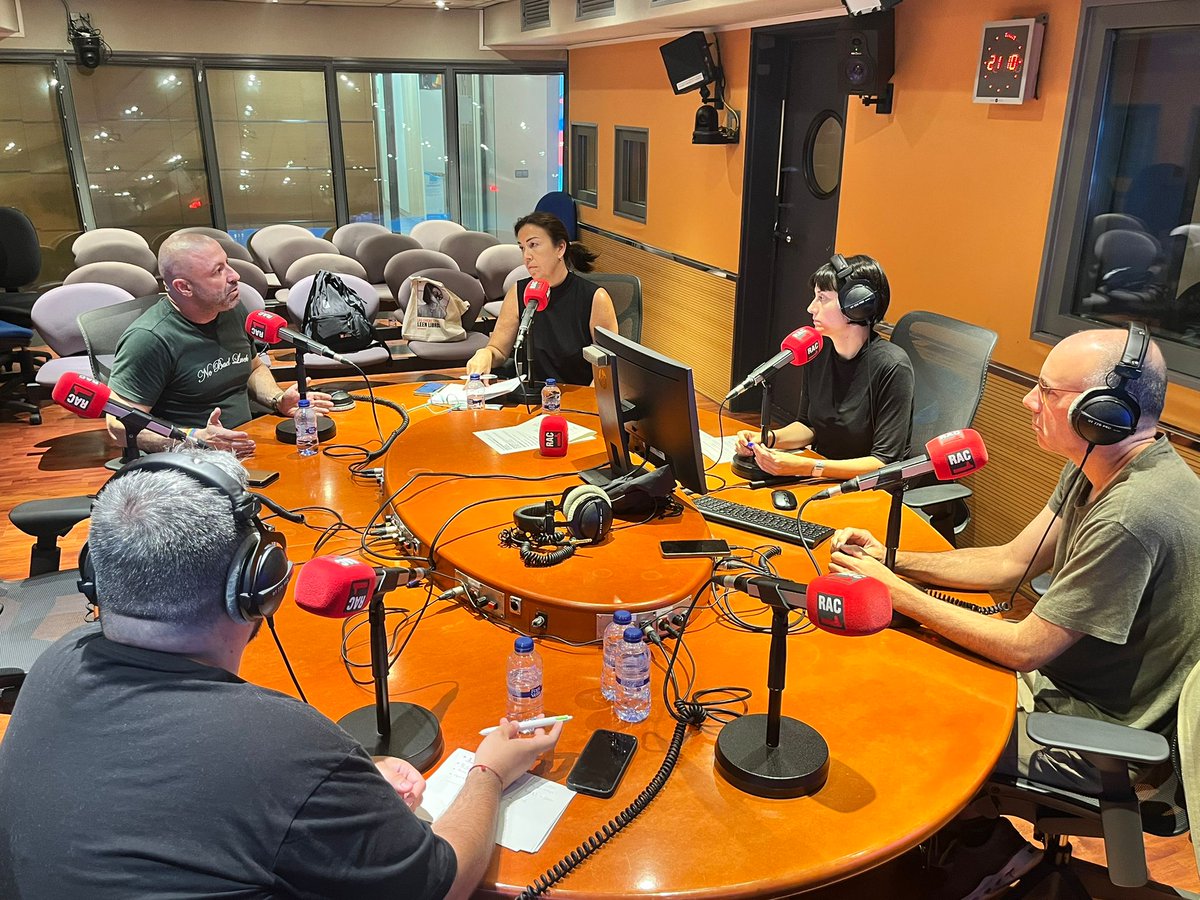 No ho sé RAC1 (@nohoserac1) on Twitter photo La tertúlia!
📌 El conflicte entre Irael i l'Iran.
📌El Govern enterra definitivament l'ús dels mòbils a totes les escoles i instituts.
🗣️ <a href="/rafalopez/">Rafael López</a>, <a href="/silviofalcon/">Silvio Falcón</a>, <a href="/silviacanovas/">Sílvia Cànovas</a> i <a href="/oriolribet/">Oriol Ribet Casademunt</a>.
📻 EN DIRECTE: rac1.cat/directe La tertúlia!
📌 El conflicte entre Irael i l'Iran.
📌El Govern enterra definitivament l'ús dels mòbils a totes les escoles i instituts.
🗣️ <a href="/rafalopez/">Rafael López</a>, <a href="/silviofalcon/">Silvio Falcón</a>, <a href="/silviacanovas/">Sílvia Cànovas</a> i <a href="/oriolribet/">Oriol Ribet Casademunt</a>.
📻 EN DIRECTE: rac1.cat/directe