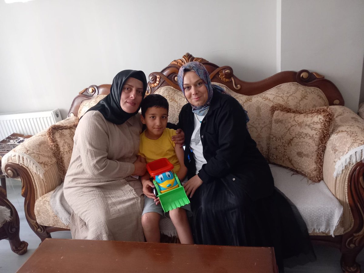 📍Üçevler mahallesi 

AK Parti Nilüfer İlçe ; Sekreter Birim Başkanımız Esma Yurdakul ve İlçe Kadın Kolları Başkan Yardımcımız Gülcan Söylemez ile Birlikte Özel Çocuğu Olan Ailemize Ziyarette Bulundular.

#AkkadınBursa
#AkkadınNilüfer
#AkpartiNilüfer