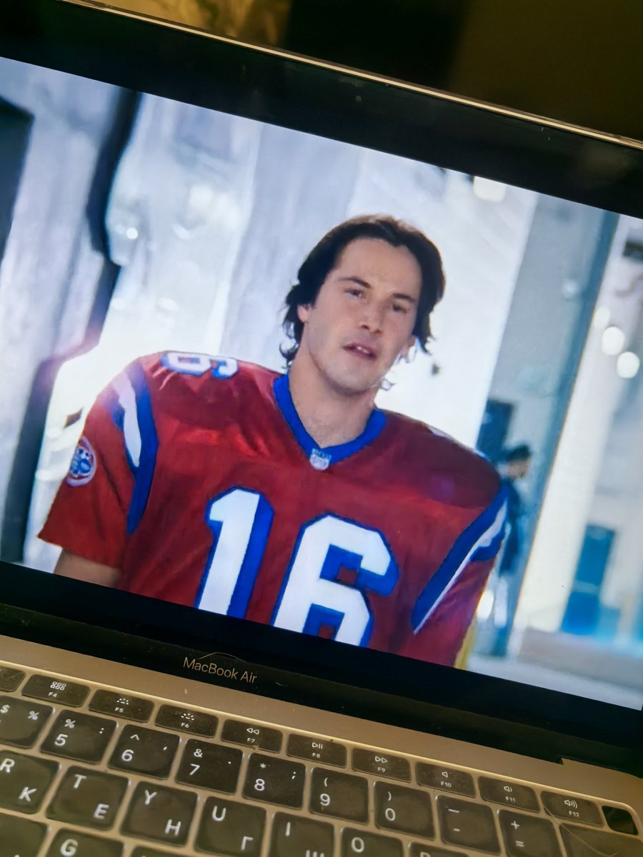 Keanu Reeves time 💜