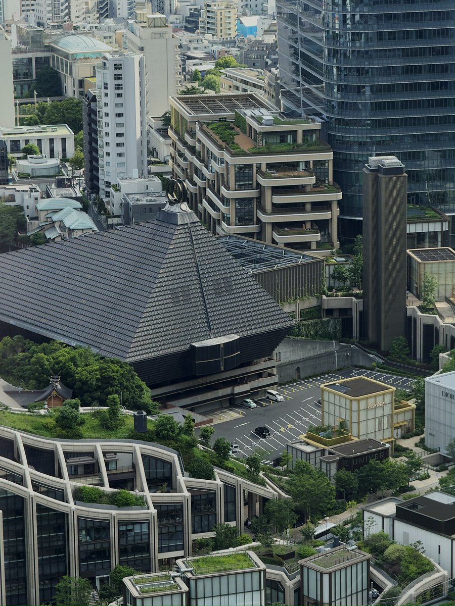 localghost's tweet image. Back from Tokyo. The fact that ~40m people live there blows my mind every time. Safe, well run, and great design everywhere.
SF could be more like this with a bit of work.