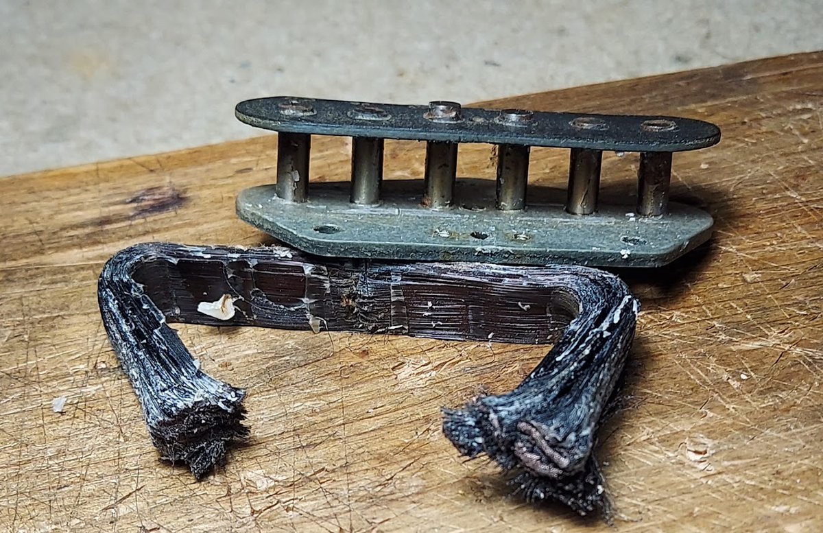 einunikohada666's tweet photo. 74年Teleの断線リワインド。
今回はサビ少な目。
42PEで7800ターン。
この時期は基本7,600ターンだけど、8,000位までバラつきありですね。
#tele
#telecaster
#fender
#fendertele https://t.co/VvXtdVnkfa