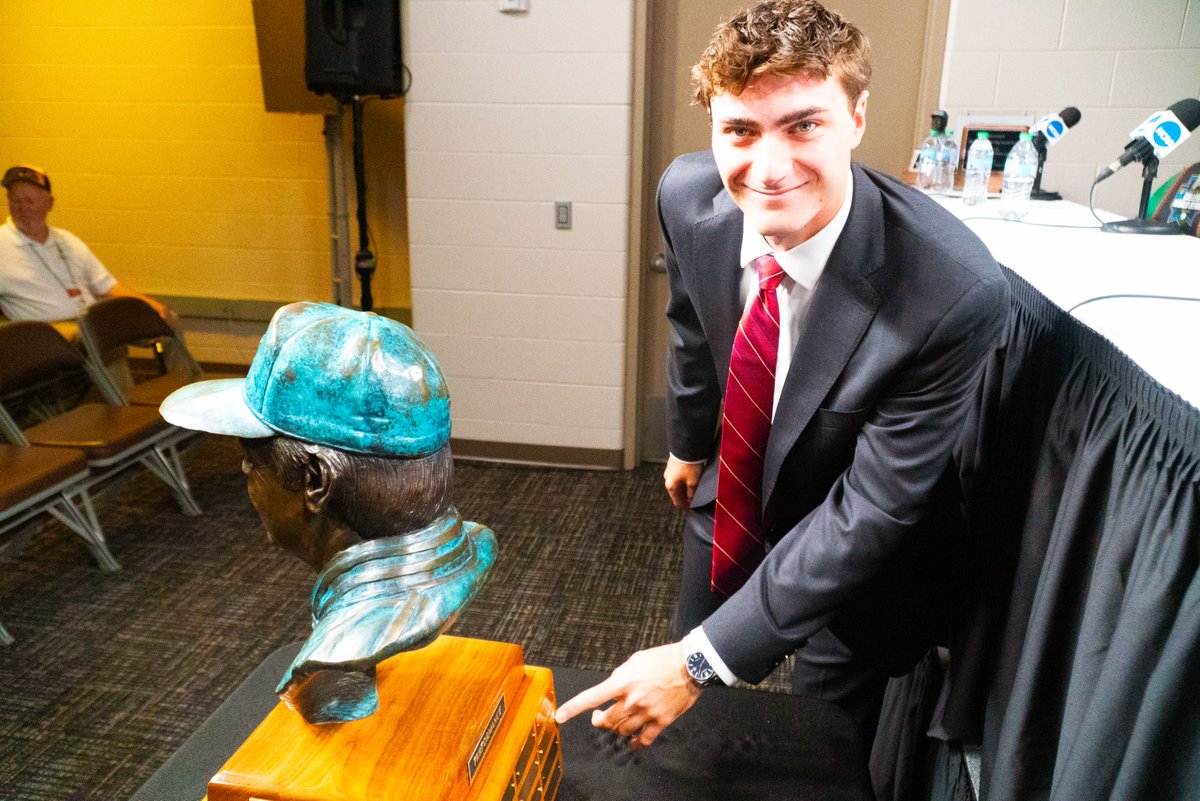 HowserTrophy's tweet image. The 38th annual trophy is presented to @FSUBaseball shortstop Alex Lodise by the @NCBWA in Omaha.