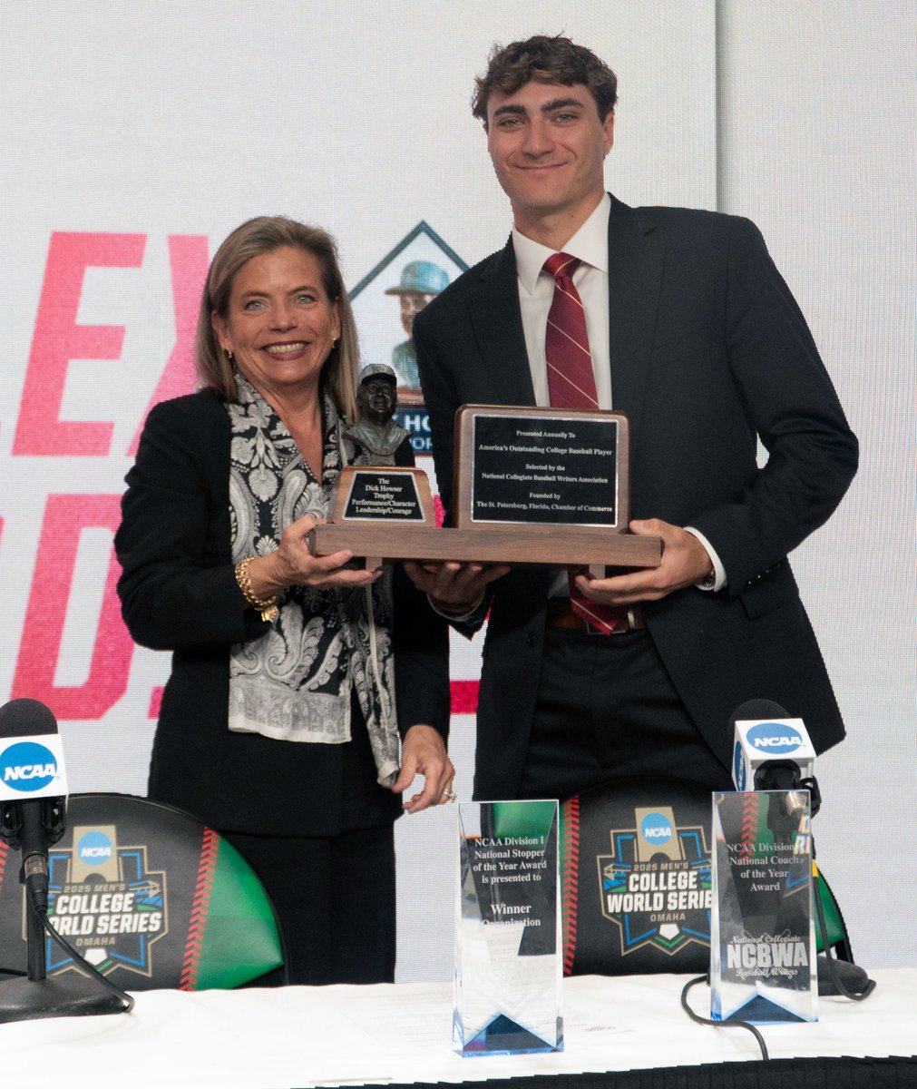 HowserTrophy's tweet image. The 38th annual trophy is presented to @FSUBaseball shortstop Alex Lodise by the @NCBWA in Omaha.