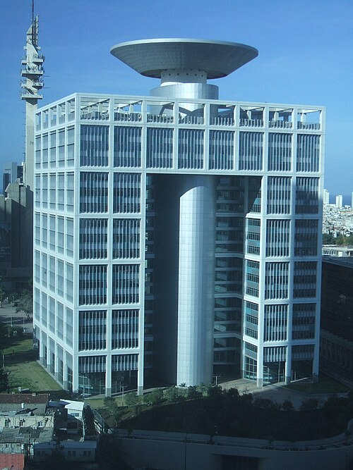 shaiquddin's tweet photo. So Iran did strike Matcal Tower in Tel Aviv, which is Israel's Ministry of Defense HQ. The amount of damage has not been confirmed yet.

#Iran #Tehran #Israel #TelAviv #IsraeliWarCrimes #MiddleEastTensions #Yemen #Russia #China #Pakistan #NuclearThreat #TRUEPROMISE3 #WorldWar3 https://t.co/atKPBnRMrL