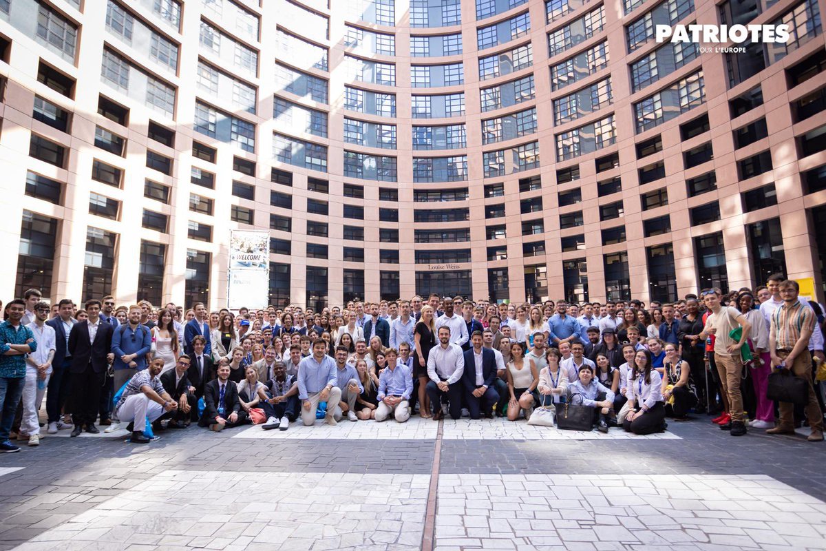 PatriotesEurope's tweet photo. Aujourd’hui et demain, le Parlement européen à Strasbourg accueille un événement exceptionnel dédié à la jeunesse.

🟦 Près de 450 jeunes Patriotes venus des quatre coins de la France ont répondu présents à notre appel. Durant deux journées intenses, ils participeront à des conférences, des débats, et auront l’opportunité d’échanger directement avec les députés du Rassemblement national – groupe des Patriotes pour l’Europe.

Cette mobilisation est une démonstration éclatante : la jeunesse française est bien vivante, engagée, et fière de ses racines ! 💪🏻🇫🇷