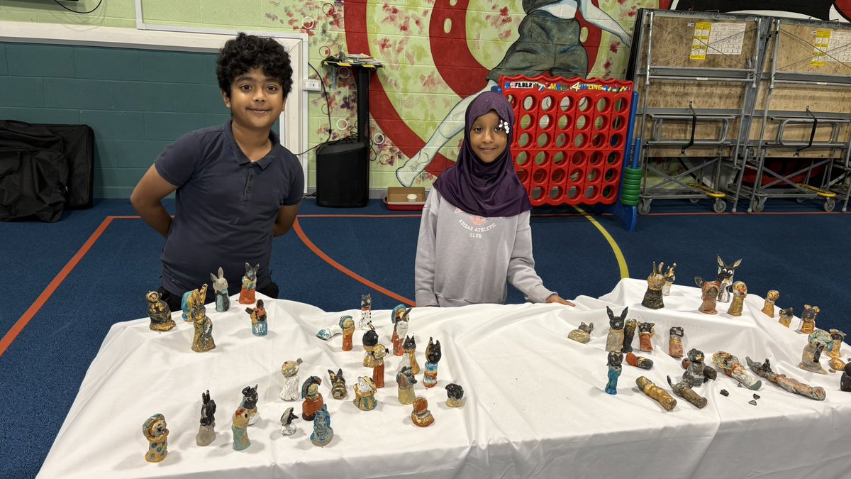 Fosse_TMET's tweet image. The KS2 art gallery this week was a great success. Well done to all of the children for producing such beautiful work and thank you to the family members who came along #fmart #fmcommunity