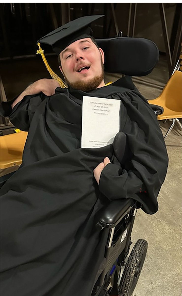 We are thrilled to congratulate one of our amazing patients, Jonathan, on his graduation! This milestone is a true testament to his strength, determination, and the love and support around him. Way to go, Jonathan!
#HALOS