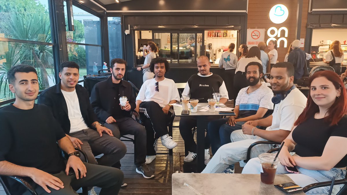 mekc08's tweet photo. in Bandırma, we have new ppl they excited to see Allstars in their district 💯 @CelebiMekan0 @hranagnes https://t.co/7sWzyfvyj1