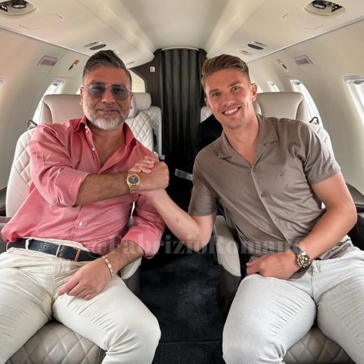 UnitedStandMUFC's tweet photo. 🚨 Viktor Gyokeres' agent, Hasan Cetinkaya, says he has written proof that Sporting promised him he could leave for £59 million this summer. [@Aftonbladet via men] #mufca https://t.co/8xMFj2OulU