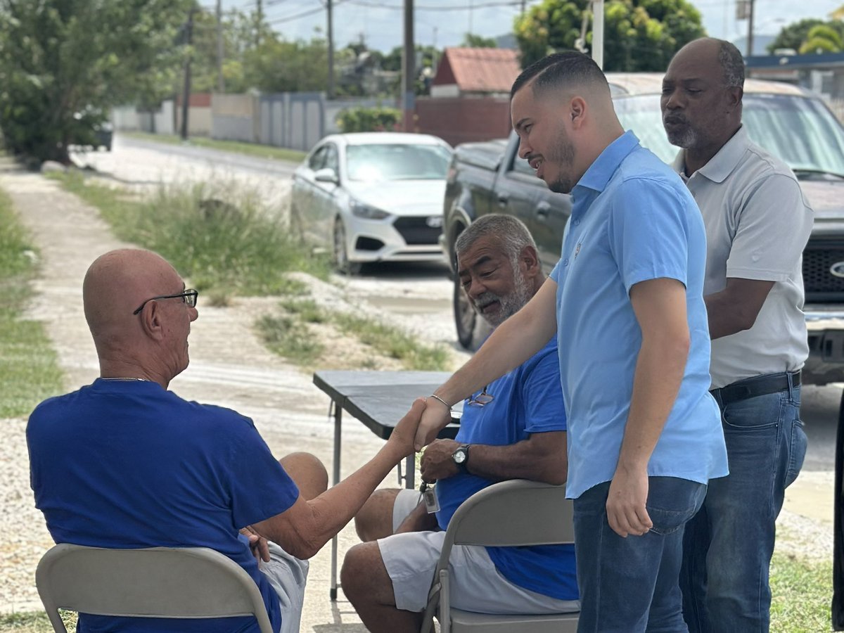 En los pasados días, George Díaz, del municipio de Arroyo, se comunicó con nuestra oficina para levantar una preocupación sobre la situación en la calle La Valentina. Hoy acudimos personalmente al área, junto a varios vecinos de la comunidad, para escuchar, observar y comenzar a