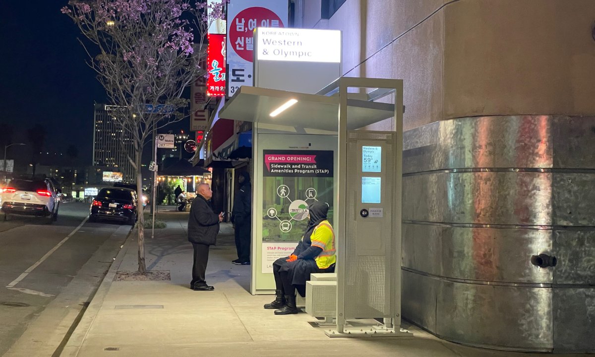 METROmagTweet's tweet image. 🚌 Tolar Manufacturing has hit a major milestone with the installation of its 150th bus shelter in Los Angeles’ Koreatown.

Learn more about the citywide effort to improve transit rider experience! ➡️ loom.ly/8t1_eIU

#BusShelters #TransitAccess #PublicTransport #METRO