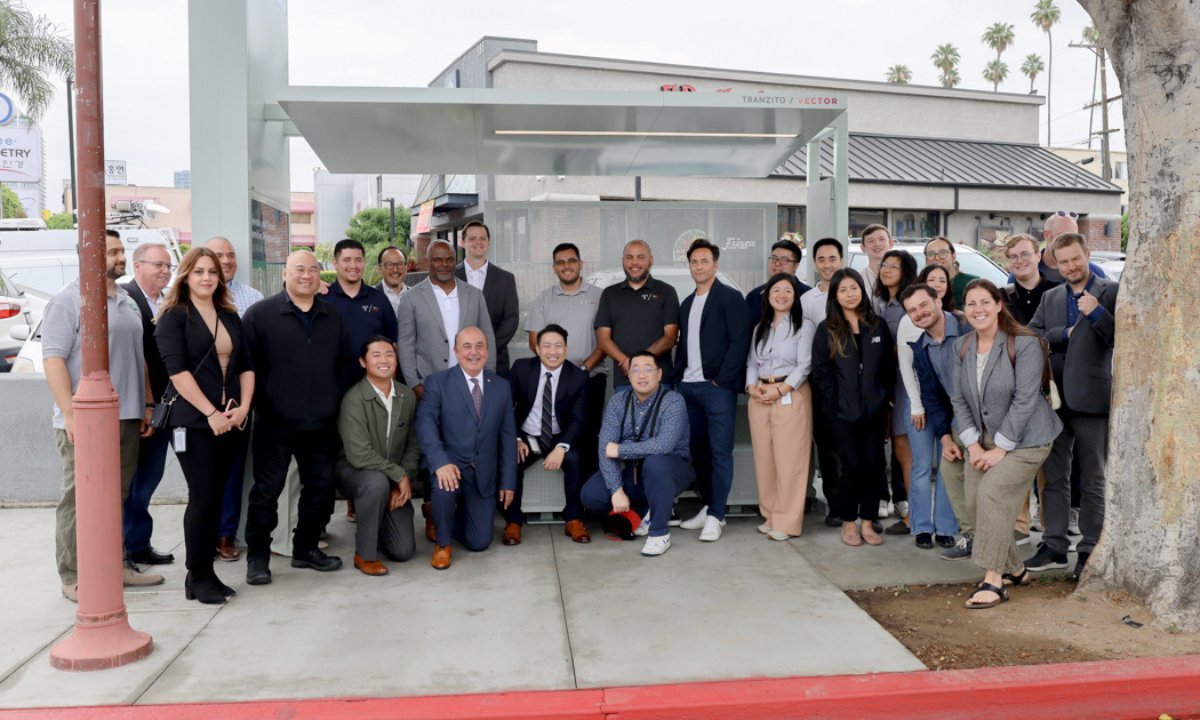 METROmagTweet's tweet image. 🚌 Tolar Manufacturing has hit a major milestone with the installation of its 150th bus shelter in Los Angeles’ Koreatown.

Learn more about the citywide effort to improve transit rider experience! ➡️ loom.ly/8t1_eIU

#BusShelters #TransitAccess #PublicTransport #METRO