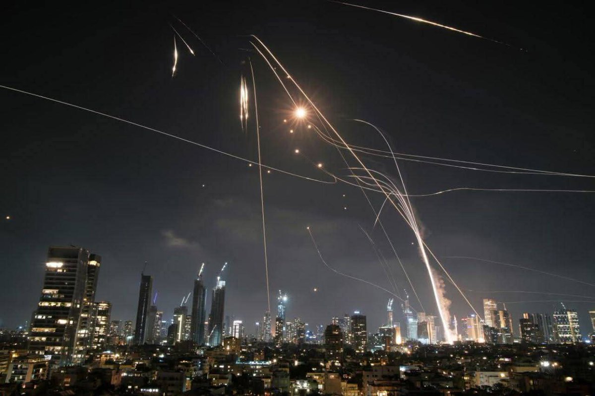 ShahaierNasim's tweet photo. Iranian ballistic missiles hit targets in Israel. 🧨 https://t.co/Rgs57WTH2B