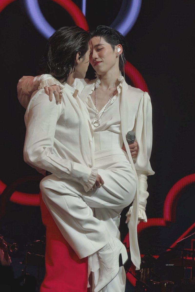 Who cares, baby? I think I wanna marry you 💐 💍

#bbillkin #ppkritt 
#BKPPWeddingConcert_D1