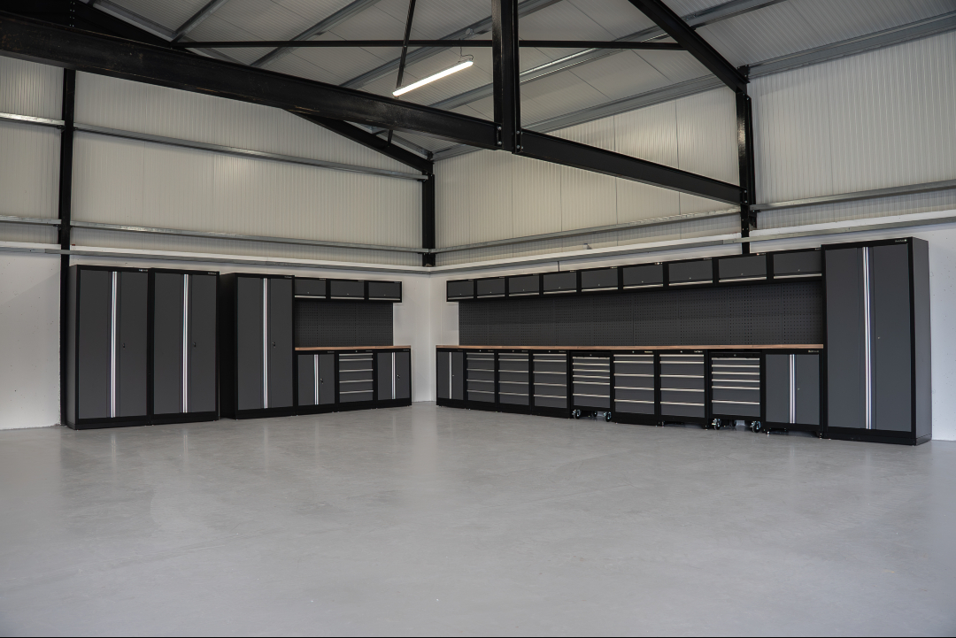 📸 Workshop goals right here 👇
Our Modular Workstations in action at a recent garage fitout — clean lines, durable build, and storage where it matters most.

🛠️ Built for the trades.
🚛 Delivered nationwide.

#rackzone #workstation #garagefitout #mechaniclife