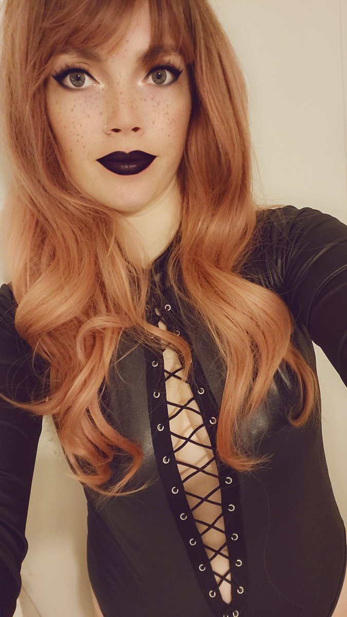 Ich will spielen und belustigt werden 😈 ab in die dms #sklave #goddess #mistress #cashme