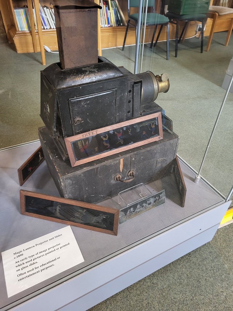 ✨️FUN FACT FRIDAY!✨️

The 'laterna magica' (Latin for magic lantern) was an early image projector lit by oil lamp to display photographs, paintings and prints on glass. The slides would have been inserted upside down due to the single lens inside inverting the slides.