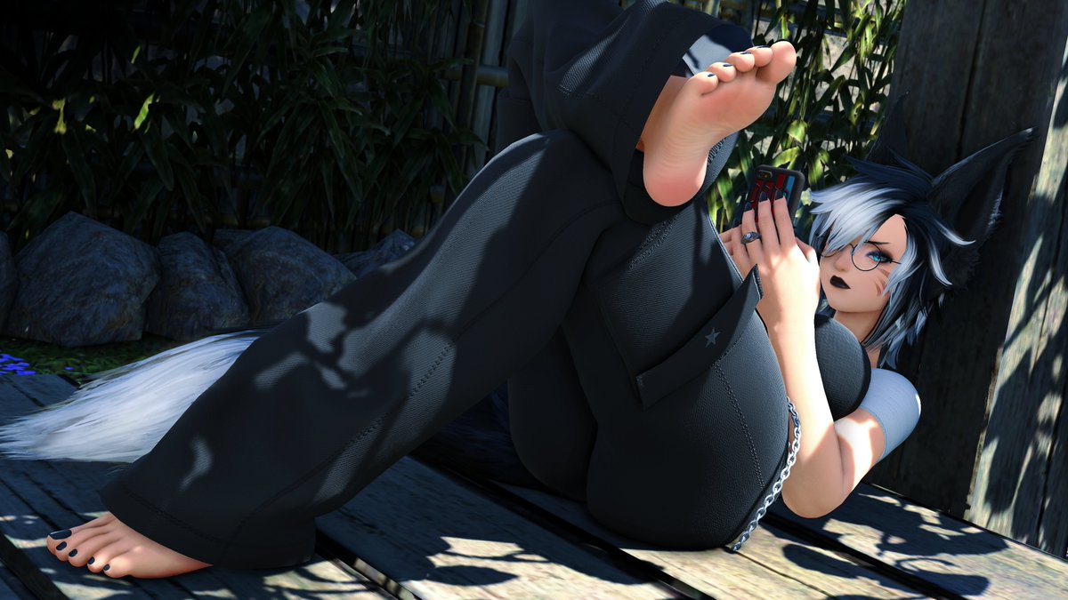 After a long day of lounging around (tiring I know) I deserve a foot massage, don't you think? Get to it loser~

2DFD - ffxivfeet