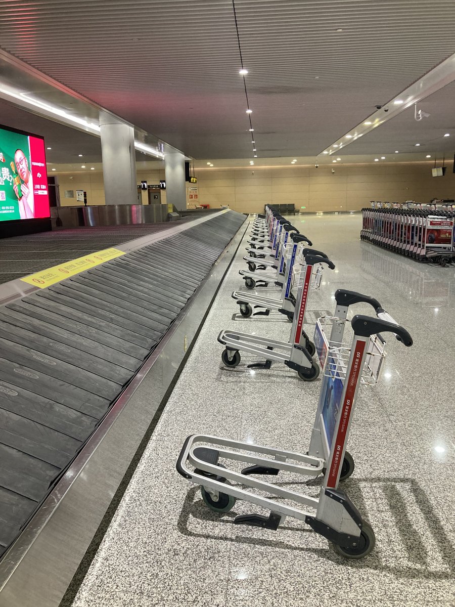 POC: The airport in #Chongqing. 💫
Anything unusual? 😍