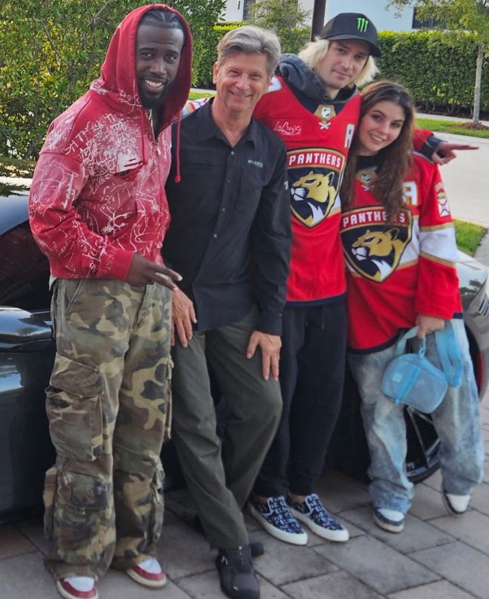 slushfunder's tweet image. Deansocool went to a hockey game with xQc, his dad and his girlfriend 

“…thanks PapaX”