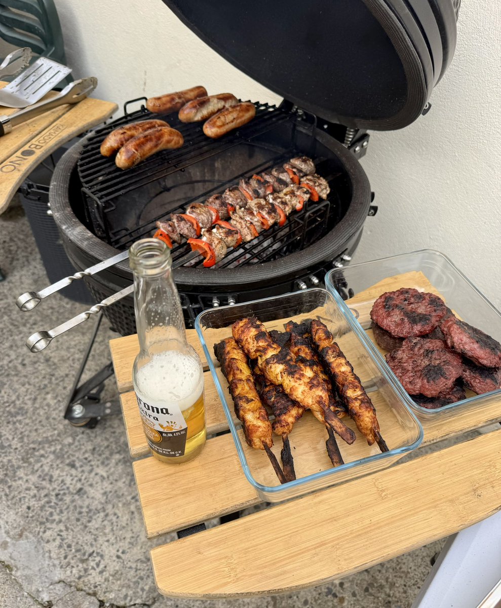 When it doesn’t rain in Ireland you have to bbq it’s a well known rule 🍖 🍺