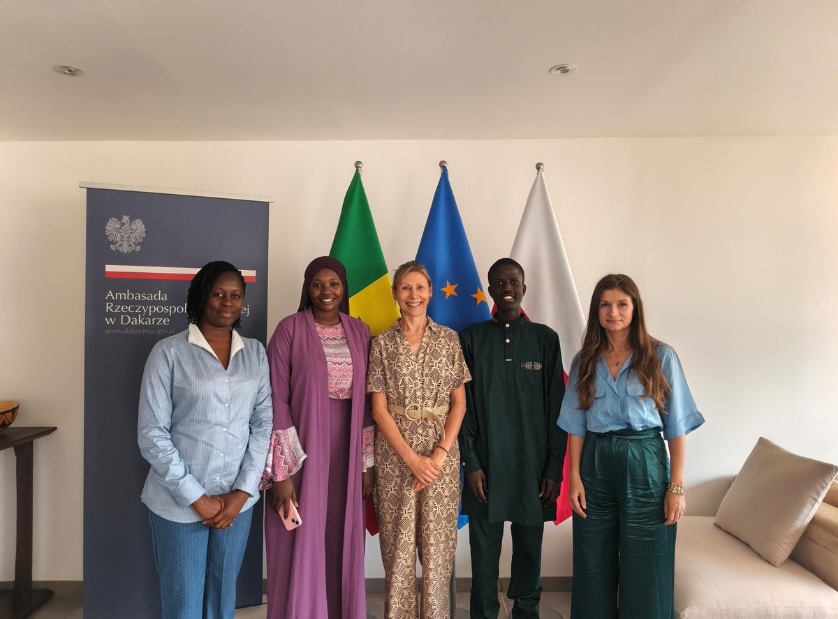Convention des Jeunes Reporters du Sénegal (@cjrs221) on Twitter photo 🇵🇱 Ce jeudi 12 juin, la CJRS a été reçue par l’ambassadrice de <a href="/PLauSenegal/">Ambassade de Pologne à Dakar</a> à Dakar, Julita Baś. Une rencontre riche autour des enjeux de la presse, de la désinformation et des pistes de collaboration.
#CJRS #Partenariat #Pologne #Presse #Désinformation #Journalisme 🇵🇱 Ce jeudi 12 juin, la CJRS a été reçue par l’ambassadrice de <a href="/PLauSenegal/">Ambassade de Pologne à Dakar</a> à Dakar, Julita Baś. Une rencontre riche autour des enjeux de la presse, de la désinformation et des pistes de collaboration.
#CJRS #Partenariat #Pologne #Presse #Désinformation #Journalisme