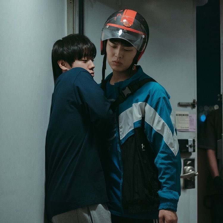 mybelovedshse's tweet photo. “did they kiss?” https://t.co/97Ztd2DGyQ