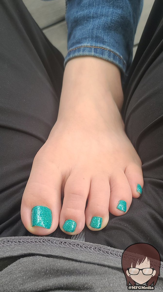 If you're going to insist on sitting across from me then you better be ready to face what comes next! Of course I'm going to use you as a footrest. That's what students like you are for, right? I don't want to hear any complaining that I'm making you weak! Obey Miss Teacher!🥰