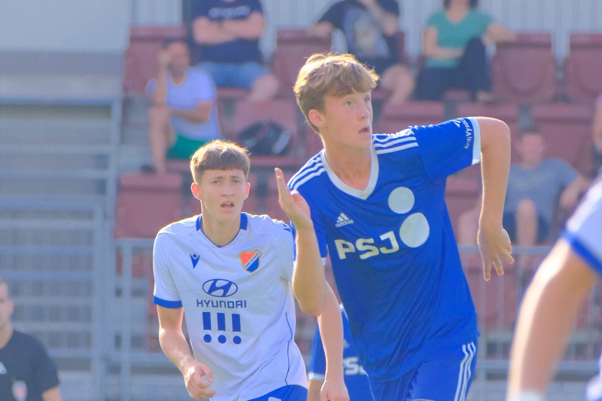 ROZHOVOR: Vojtěch Boháček je s jarní sezónou v Jihlavě spokojen
Pokračujeme v rozhovorech se žďárskými odchovanci, které jsme sledovali celou letošní sezónu. Tentokrát jsme vyzpovídali Vojtu Boháčka, hrajícího za FC Vysočina Jihlava.
 fczdas.cz/article/750