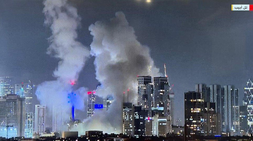 تل أبيب تحترق بالصواريخ الإيرانية ، 
دكّا دكّا