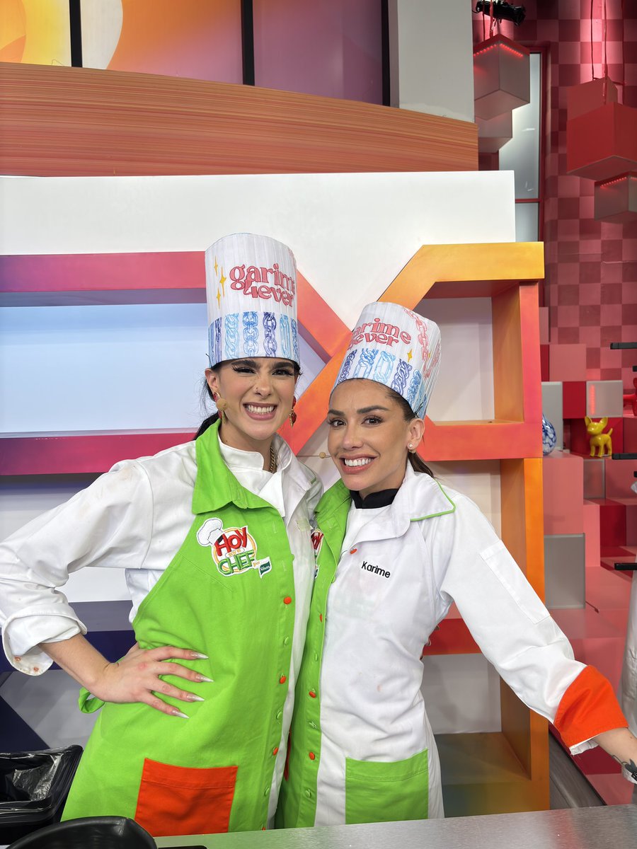 programa_hoy's tweet photo. ¿Qué tal el sombrero de #Garime? 🥹
#HoySoyElChef https://t.co/X1rkx8Ahoy