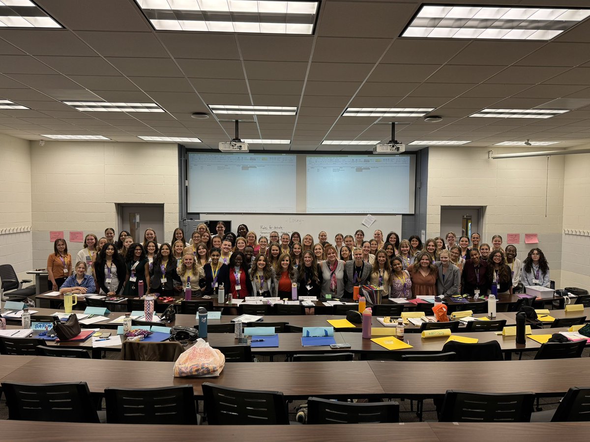 theresagavarone's tweet image. I had the wonderful opportunity to speak to our next generation of leaders at Buckeye Girls State!
These outstanding young women asked really engaging and thoughtful questions about our state!
Our state is in good hands with this group ready to lead!