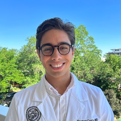 CUDeptMedicine's tweet photo. Meet Thomaz Alexandre Costa, MD — one of our inspiring internal medicine residents. Born in Fortaleza, Brazil, Thomaz is passionate about clinical care and meta-analysis research. Outside the hospital, he’s traded surfing for snowboarding and loves exploring Colorado with his wife and friends! 🤗🌟